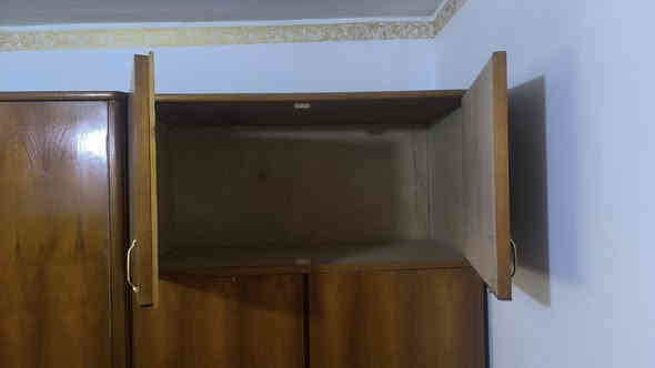 السلام عليكم 
قنصور للبيع 
5 ابواب 
خشب ماليزي ثقيل
العنوان : موصل /الأيمن 
السعر 450 الف 
للاستفسار : ***********
