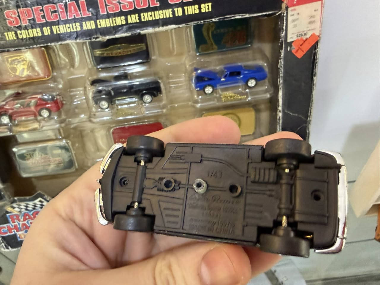 متوفر للبيع
سيارات حجم 1/43


**إذا كنت صاحب هذا الإعلان وتريد حذفه لأي سبب، رجاءا أرسل رسالة إلى الدعم الفني**