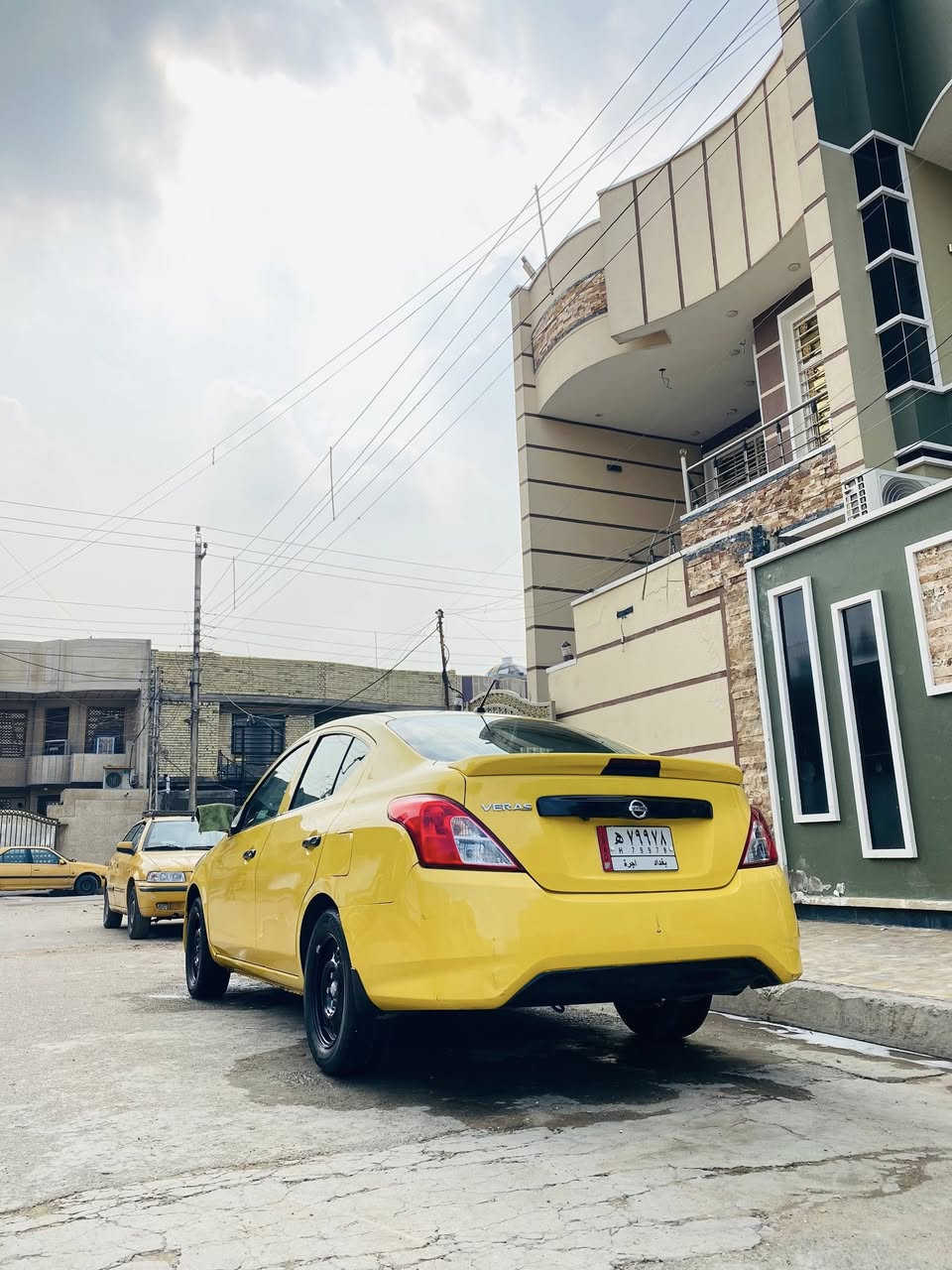 سلام عليكم نيسان فيرسا موديل 2019لون اصفر وارد أمريكي حادثها بس حلفت بنيديرباك بس دركه صور حادث موجوده مع صور كير مكينه خير من الله تفاصيلها تحكم صفحتين شاشه جبير كأمر  دوشمه ارضيه وكشنات ماشيه 104 سياره حلوه ومانقصها اي شي السعر 110 وبيها مجال مكاني بغداد اي ستفسار اتصل ***********
