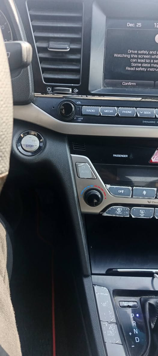 السلام عليكم ورحمة الله
النترا 2017 فول مواصفات, 1/1
بصمة 
فتحة 
تحكم ستيرن 
 كشن كهربائي 
تدفئة كشنات 
مانع انزلا 
حساسات خلفية وامامية وجانبية 
الوضعيات 
سبورت 
وايكو 
ونورمل 
السيارة خير من الله سنويتها ل 2030بأسمي 
وارد امريكي حادث جاملغ وبابين صفحة سايق بدون دواخل وبدون ايرباك ابيعلك صبغ حزام 
السعر مناسب 118 وبيها  مجال بسيط لشراي 

رجائاً مو شراي وتحب سوالف لتخابرني 

***********
