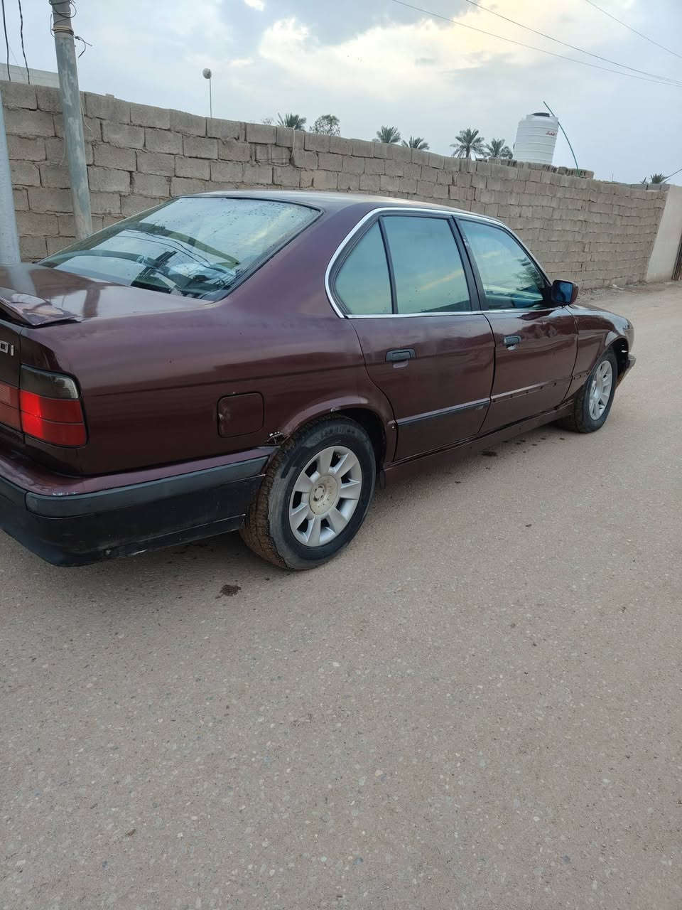 السلام عليكم بي ام حجم 520 مديل كير عادي رياضي 1993 مكينه امسكر مصبوغه عام بيه حادث مخذه ابيع كوم حديد راعيه يمي ايريد تحويل رجاء سعر 35بيه مجال للطيبين عنوان بصره أبو الخصيب رقم *********** اتصل وانا خادم
