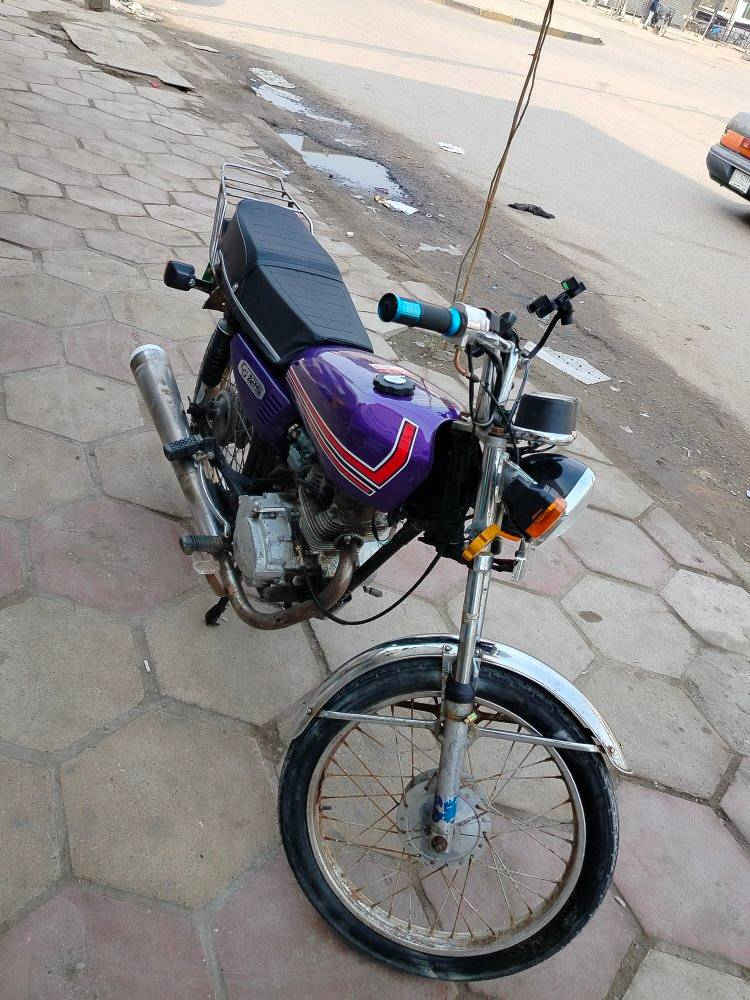 سلام عليكم دراجه للبيع ادوات ادوات نضافه شوفت عينك محرك نامه مكفوله من سرقه دراجه دكت هندر كلشي شغال ما ناقصها شي مكان ابو الخصيب العوجه ***********سعر 350قفلها لا تداهر
