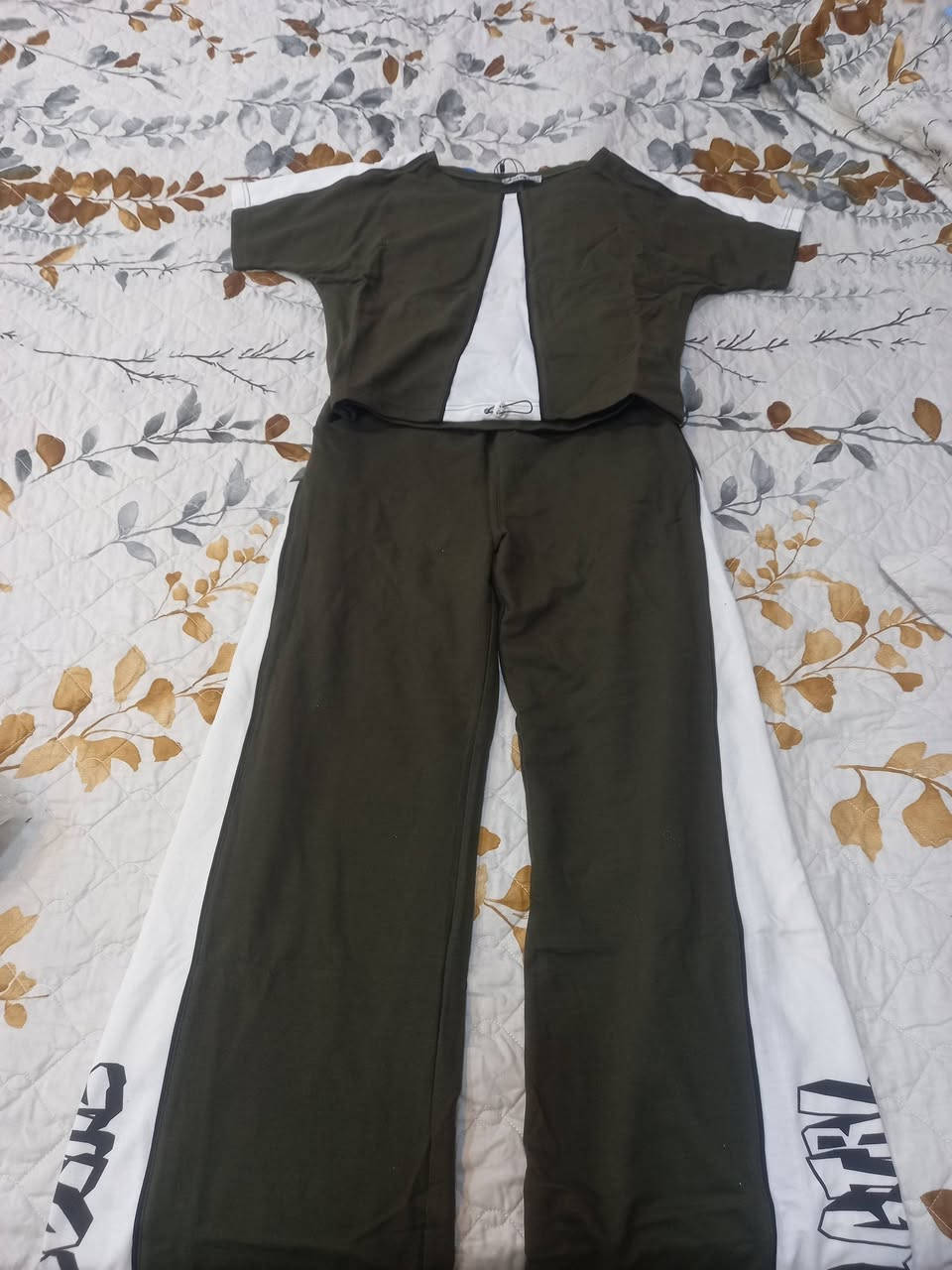 توفر تراك منزلي فصال اجنبي متوفر هاذي الالوان ومتوفر توصيل لباب البيت
سعر القطعه 10 الف بس الكميه محدوده جدا 
***********
