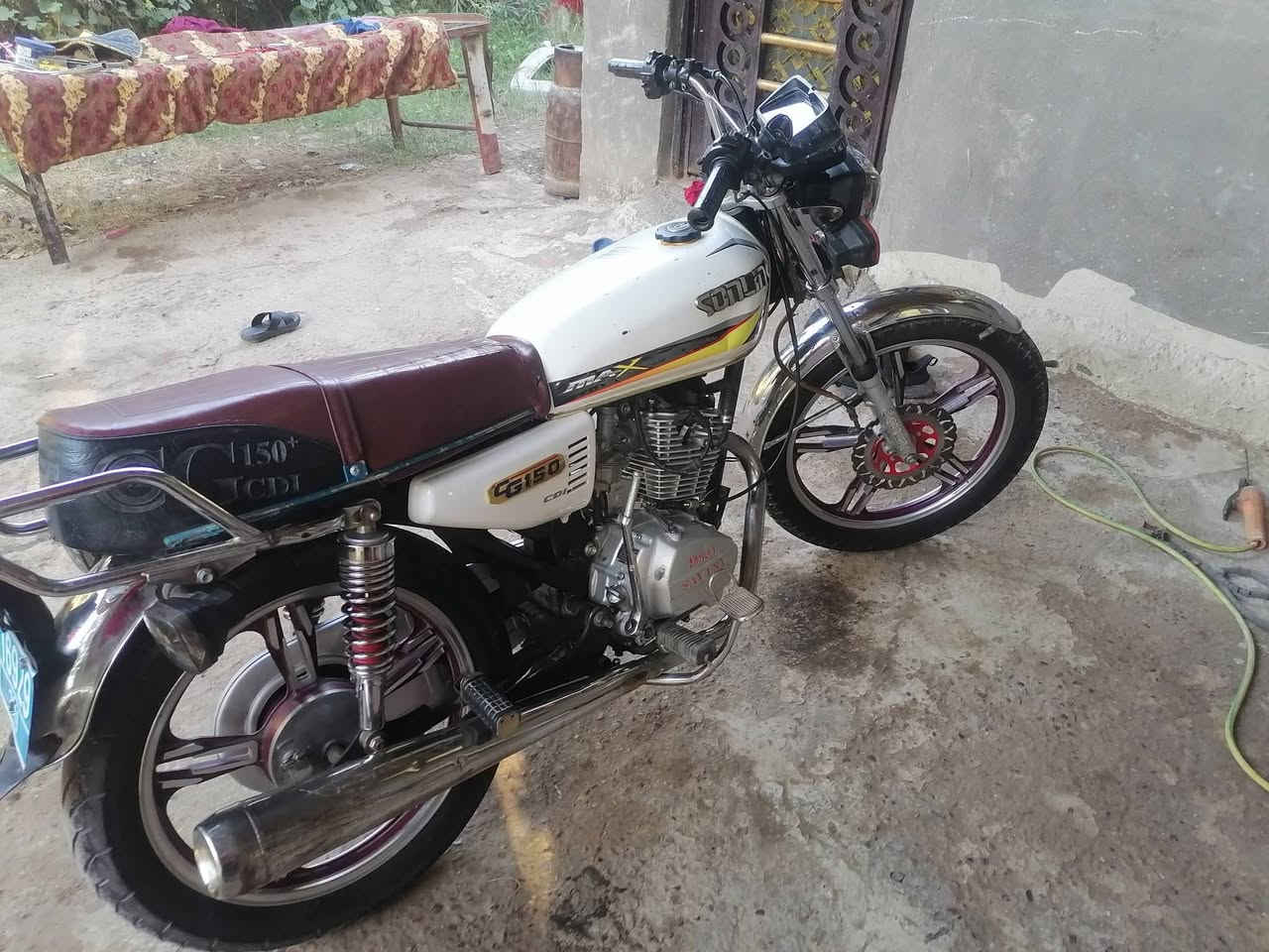 ياالله اللهم صل على محمد وآل محمد 
للبيع سيفان موديل 22 اوراق اصولي كارتوني مو ستنساخ محرك مجفت جديد صار اربعة ايام من جفته يرادله ترتيبات سعره 475 بيه مجال جدا بصيط ***********
