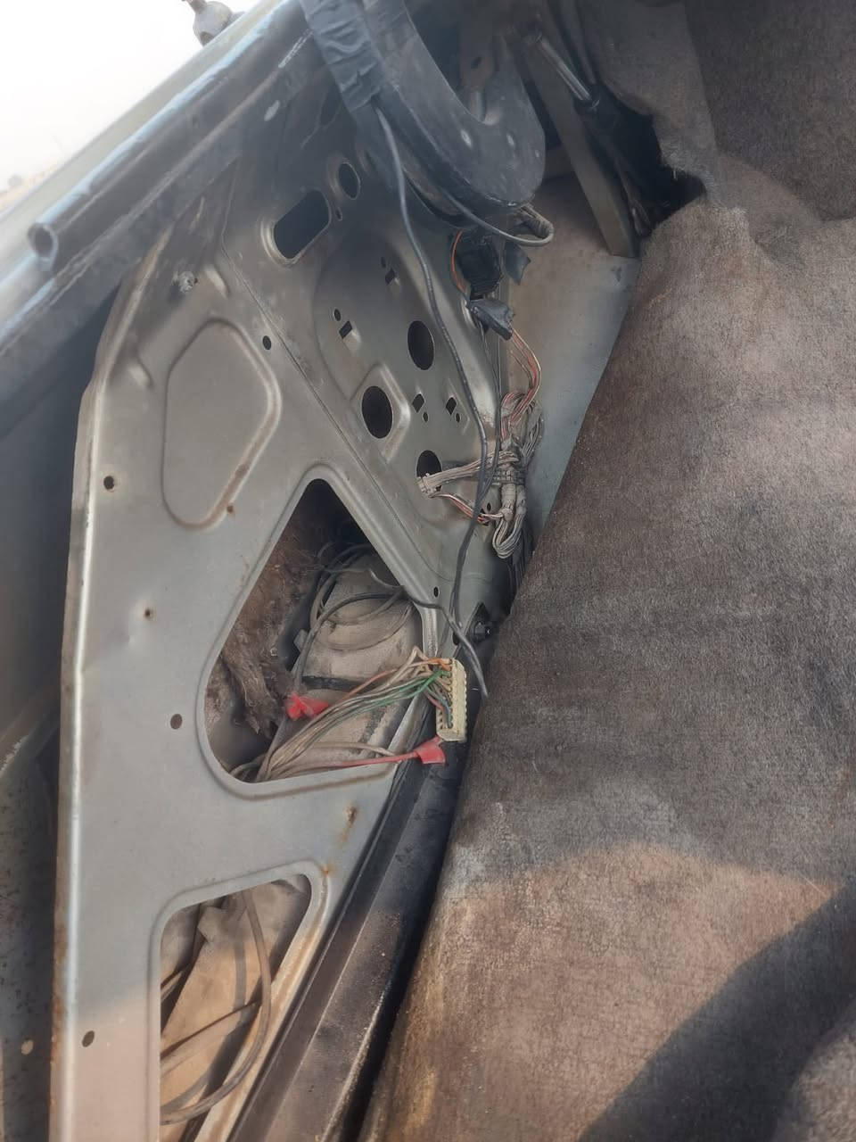 السلام عليكم خوان بي ام ٧٣٥ للبيع رقم بصره ألماني  موديل ٩٢مكانها بصره مكفوله من الصبغ والضربه كير محرك اكسل بالكارتون حداده كلش حلوه غرفه جديده سياره بلاد عظمتها تخبل لايت زنون كهربائياتهاكلها شغاله دعاميه كدام مابيها وسنويتها ضايعه بيها كتاب فقدان كامل حتى من المرور سعر 26 موسعرها بس مستعجل علبيع مداور ثاني يوم 
***********
***********
