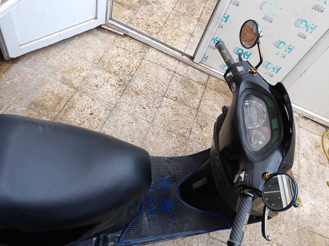 سلام عليكم دراجه فراشه للبيع جديده مكفوله ع فحص محرك ما مفتوح كهربائي كله شغاله سعر ٤٥٠ وبيه مجال مكاني حي مكرمه ***********
