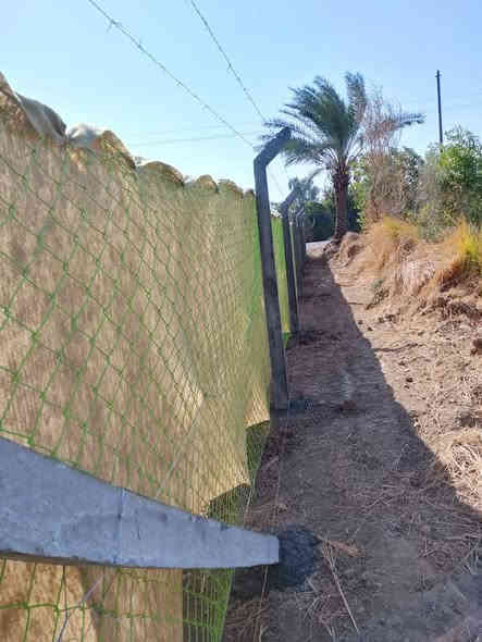 السلام عليكم ارض شاطيه ١  دونم للبيع مكان طريق موفقيه حي الاستفسار الاتصال على الرقم ***********
