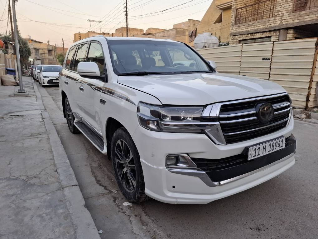 السلام عليكم للبيع او مراوس تويوتا جكساره موديل ٢٠١٥ بريم خليجيه فول مواصفات تدفئة وتبريد ثلاث قطع سبعه راكب شاشه كاميرا كهربائيات كلهه تشتغل صدر امامي وخلفي ممتاز تخم تاير نظيف فور ويل كشنات جلد وكهرباء هيترات بالكشن حساسات السياره مجفيه على صفحه السائق ومصبوغه عام شواصي مكفولات داخلها يحتاجله ترتيب بسيط كير ومحرك مكفولات تبريد ثلج مكانها بغداد الدوره ابو دشير هاتف *********** سعرها ٢٨٠ بغداد, العراق
