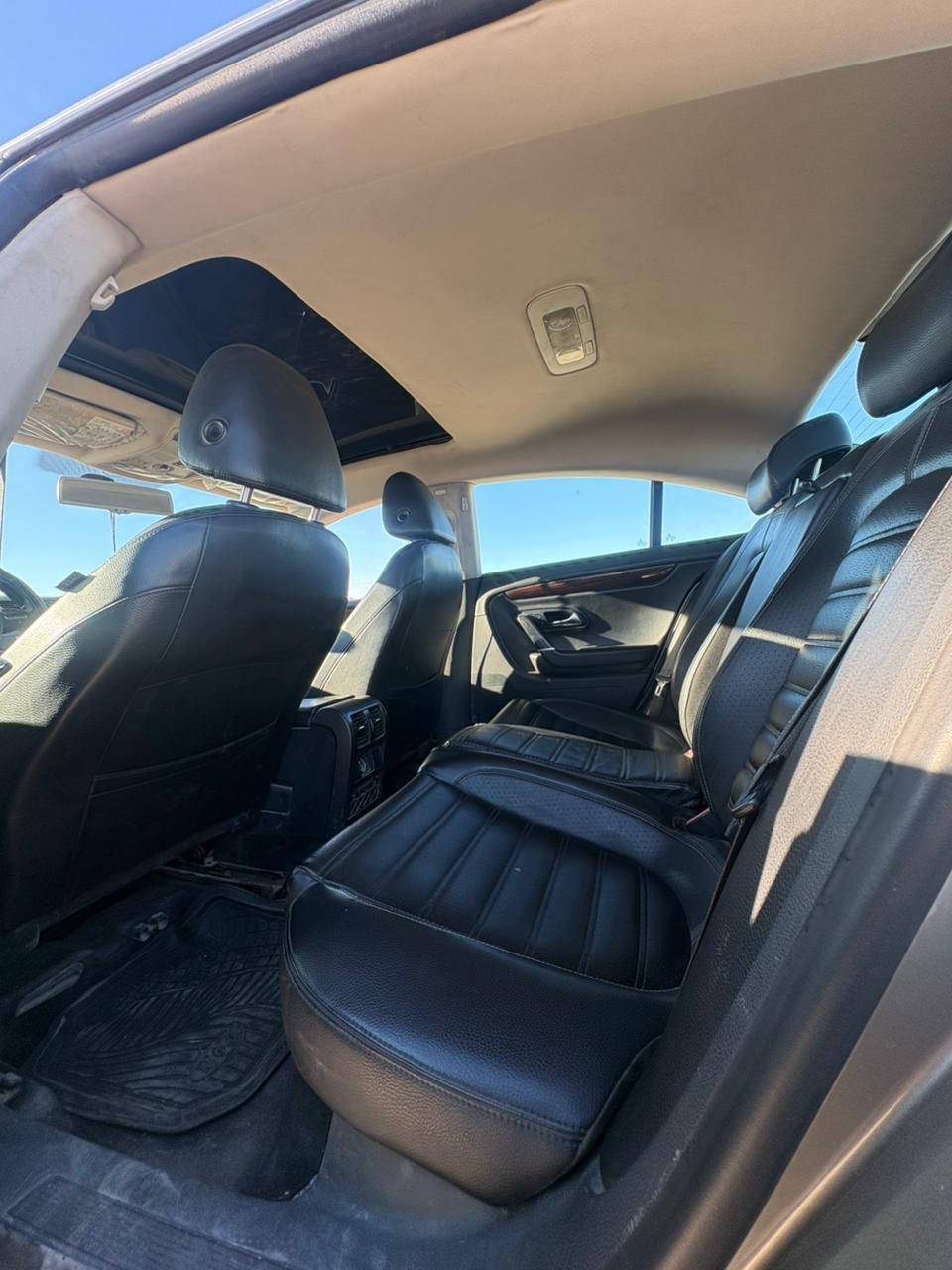 باساتcc موديل 2012  محرك 18 تيربو.  تحكمات استيرن مثبت سرعة  فتحة سقف بنوراما  طخم جديد تواير جديد   للتواصل 
***********
***********
