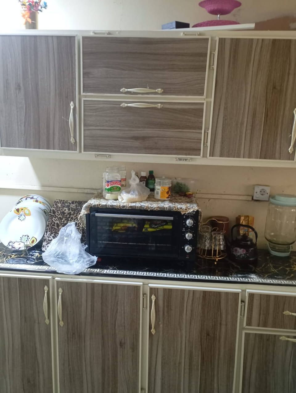 السلام عليكم هاي الكاونتر للبيع 2 م جديد***********
