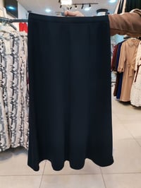 موديلات تنورة طويلة سوبر جرجيت درجة اولى 🇹🇷 التنورة سواد فاحم و فيها ب...