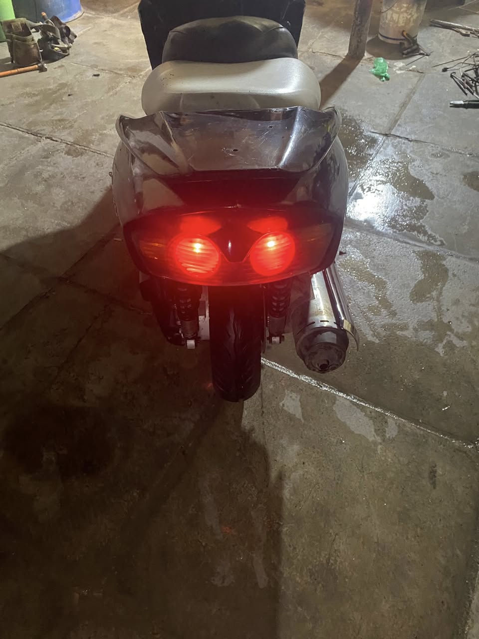 سلام عليكم فورزه 06 لبيع  بكاني بغداد الزعفرانية لسعر 650 وبيهه مجال حك لجيه دراجه شلعه ومعدل يخبل الرقم ***********
