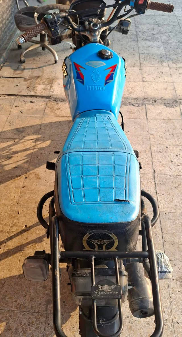 سلام عليكم .دراجه سيفاني .موديل 2025 ...5كير. المكينه والكير كفاله .اوراقها كامله السعر 600. وبيها مجال شي بسيط .عنواني الدوره. رقم الهاتف ([***********])
