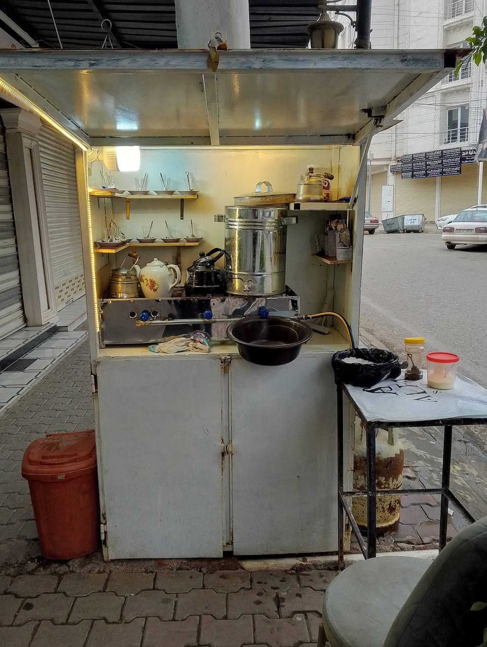 سلام عليكم كشك كامل معه محتوياته للبيع السعر200 الف كامل بس جيب غاز وشتغل العنوان كركوك خلف المحاكم ***********
