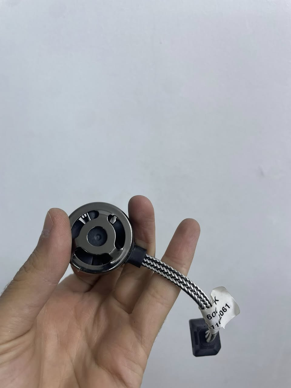 السلام عليكم شباب 

يتوفر 

- لايت اصفر تفصيخ 
- زنون ابيض 
- رواط 
***********
العنوان / حي الاعلام - السيديه 
يوجد توصيل 🚚
