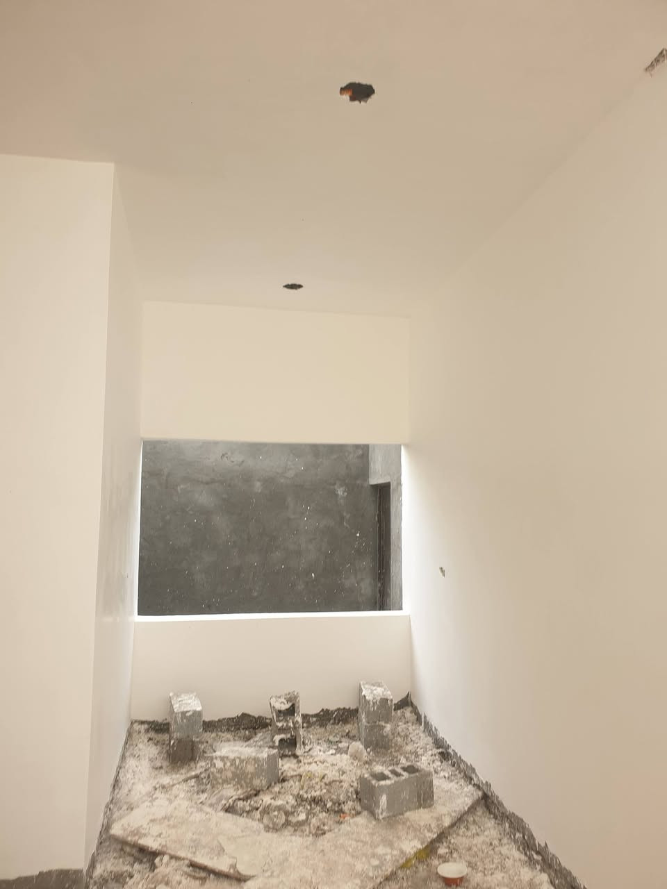 دار للبيع طابو زراعي عراقي في حمدان شارع معمل الشيخ بشارع سيد حامد  يتكون من غرفتين احد الغرف سويت وصاله واستقبال ومطبخ وحمام عدد3 وكراج وحديقه سنة البناء 2026قيد الانشاء تستلم مفاتيح خلال 15يوم بناء درج اوله شغل كل رباطات وتأسيس ماء حديث مساحة البيت 200م للاتصال ***********
