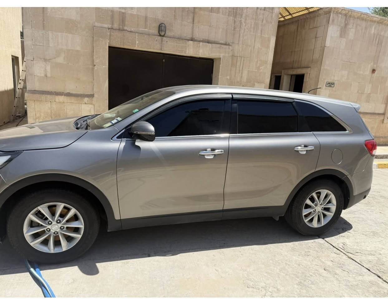 مساء الخير سورنتو 18امريكي 4سلندر 5راكب حادثه نص قطعه بس وبلعراق  بيهه بارد بخشم الجاملغ  شادلها منضومة غاز يعني انسى شي اسمه ادوانز او صرف تروح نجف كربله وترجع لبغداد بس ب١٠ الف اديرلها غاز السياره استعمال شخصي ٥ايا بلبيت طابكه و٥بلدوام طابكه السياره ماشييه ١١١ميل مكينه كير تبريد خير من الله العام بدلت افريز تبريد جديد تخم تاير موصفاتهه عاديه ماكلك فول وبصمه وفتحه لاعاديه رقمها ديالى رقم انكليزي شرط التحويل ثاني يوم سياره حيل نضيفه بمعنه الكلمه غرفته تخبل بس اللدوشه مشتغله ب٣٠٠ دولار حته البيبان مطعمهه جلد 
نجي للسعر  سعرها ١٧٥$
واليكلي اكو ارخص صح حته ١٥٠ تلكه بس حجيلي شنو النظافه البيهه اني سيارتي مابيهه ولاقطره صبغ عدا النص قطعه الي هيه نص الجنطه من الرقم وجوه 
للاستفسار يرجى التواصل على الرقم 
***********
