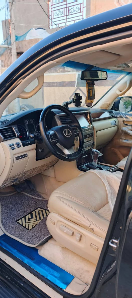 السلام عليكم لكزس موديل 2010 سياره جديده بمعنى الكلمه
ماكينه 5700 ما يحتاج اعدد مواصفات اللكزس فول للاخير ماكينه جديده تخم تاير سياره بيها قطعتين صبغ سونار موجود اللي يحب يراسلني على الخاص وموجود سونارها بدون دواخل رقم اربيل تحويل باي وقت باسم كردي بيع ومراوس 
العنوان ذي قار الفجر 
السعر المطلوب 320 بيها مجال 
تلفون ***********
اخوان الله يرحم والدينكم اللي ما يعجبه السعر يعبر المنشور كل شيء موجود بالسوق السياره جديده حيل ما بيها اي نقص
