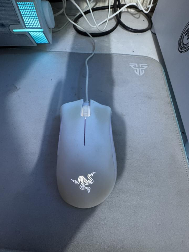 تجميعه pc للالعاب والدراسه للبيع 

‏Core i5  - 10400F

‏Cooler GAMMAXX SERIES
‏AG400 WH
‏120mm CPU Cooler

‏M.b b760m ds3h gigabyte

‏Ram 16g XMP overclocking Easy setup 3600MHz

‏Hard  ssb 512 Hdd256 
‏                                                                        Hdd 2T 

‏                                                 CPU rx 580 2048SP

‏Power 650w 

مع سماعات خارجيه 
 مع ماوس باد 
مع ماوس من شركه رايزر 
مع حساب  ستيم بي GTA 5 محسنه وعاديه 

استعمال 3 اشهر

قيم بما يرضي الله استخدام قليل جدا 3 اشهر تقريبا 
ضمان شهرين من باب بيتي تاخذها اي شي يطلع بيها خسار اني 

البيع كيس فقط  وملحقات  فقط شاشه سعر يختلف

***********
مكاني نجف
