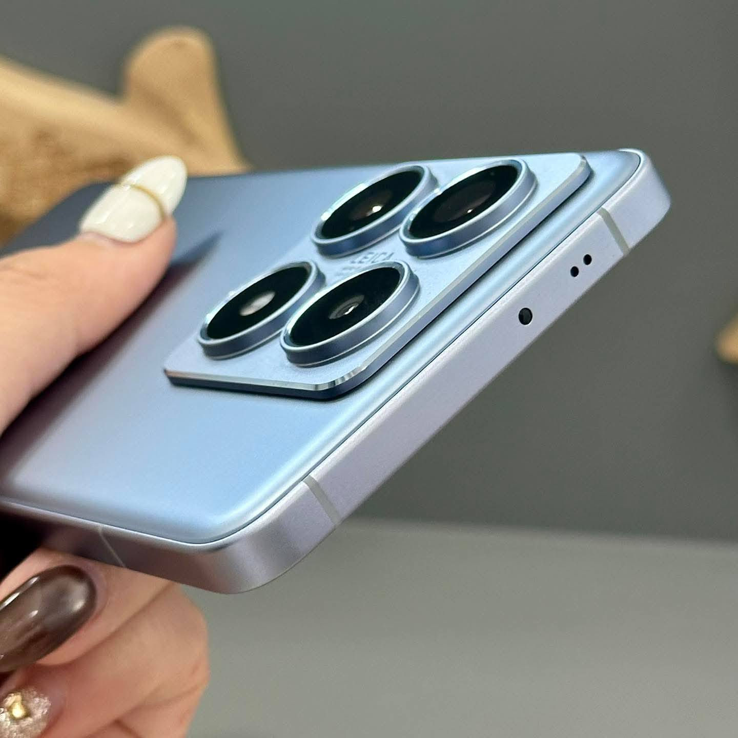 جهاز شاومي 14 تي برو للبيع
Xiaomi 14T pro  

نظام التشغيلAndroid 16 مع واجهة HyperOS 📱 

المعالجMediaTek Dimensity 9300+ (4 nm) 💪 

وحدة الرسوميات (GPU)Immortalis-G720 MC12 🎮
الشاشة6.67″ AMOLED – دقة 1220×2712 
معدل تحديث 144 Hz 🖥️ 

حماية ضد الماء والغبار IP68 💧 

الذاكرة العشوائية (RAM)12 GB 🧠 

التخزين الداخلي /  512  

الكاميرا الخلفيةثلاثية: 50 MP + 50 MP + 12 MP 📸 
الكاميرا الأمامية32 MP 🤳 

الفيديوتصوير فيديو حتى 8K/4K 🎬 

البطارية 5000 mAh 🔋 

الشحن السريع شحن سلكي 120 W + شحن لاسلكي 50 W ⚡
الاتصال5G – Wi-Fi 6/7 – Bluetooth 5.4 📶
الأبعاد والوزن 160.4×75.1×8.4 مم – 209 غرام 📏
المواصفات الإضافية مستشعر بصمة داخل الشاشة 🔐

وغراض الجهاز موجودة كامله + ضمان وكالة شاومي

عنواني :- نجف ملحق الروان
السلام عليكم اخوان
جهاز شاومي 14 تي برو للبيع
Xiaomi 14T pro  

نظام التشغيلAndroid 16 مع واجهة HyperOS 📱 

المعالجMediaTek Dimensity 9300+ (4 nm) 💪 

وحدة الرسوميات (GPU)Immortalis-G720 MC12 🎮
الشاشة6.67″ AMOLED – دقة 1220×2712 
معدل تحديث 144 Hz 🖥️    ببجي يدعم 120 فريم

حماية ضد الماء والغبار IP68 💧 

الذاكرة العشوائية (RAM)12 GB 🧠 

التخزين الداخلي /  512  

الكاميرا الخلفيةثلاثية: 50 MP + 50 MP + 12 MP 📸 
الكاميرا الأمامية32 MP 🤳 

الفيديوتصوير فيديو حتى 8K/4K 🎬 

البطارية 5000 mAh 🔋 

الشحن السريع شحن سلكي 120 W + شحن لاسلكي 50 W ⚡
الاتصال5G – Wi-Fi 6/7 – Bluetooth 5.4 📶
الأبعاد والوزن 160.4×75.1×8.4 مم – 209 غرام 📏
المواصفات الإضافية مستشعر بصمة داخل الشاشة 🔐

وغراض الجهاز موجودة كامله + ضمان وكالة شاومي

عنواني :- نجف ملحق الروان


**إذا كنت صاحب هذا الإعلان وتريد حذفه لأي سبب، رجاءا أرسل رسالة إلى الدعم الفني**