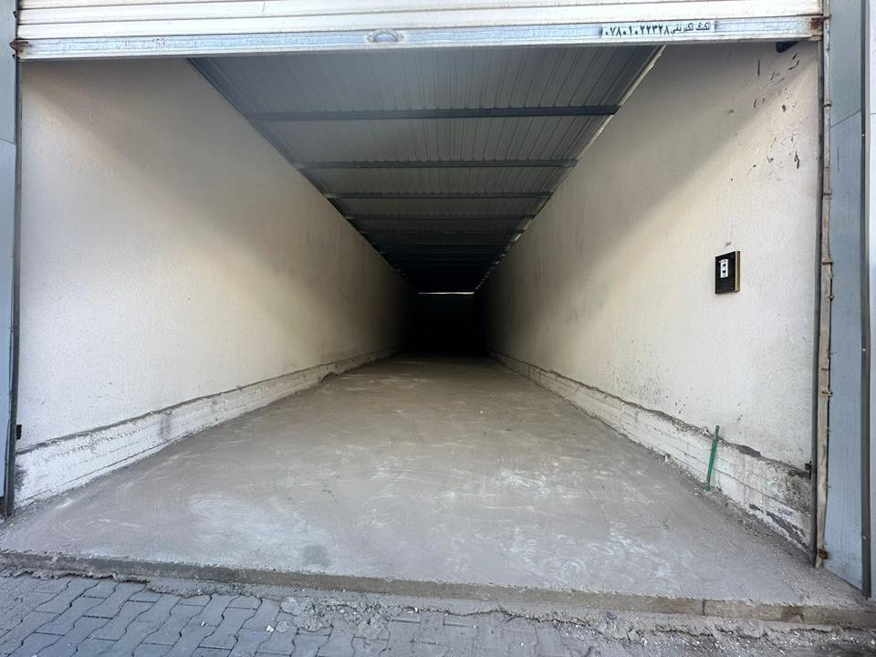 السلام عليكم يوجد محل لإيجار ويصلح مخزن في البصرة _شارع الوطن المساحه 180 متر للتواصل: ***********
