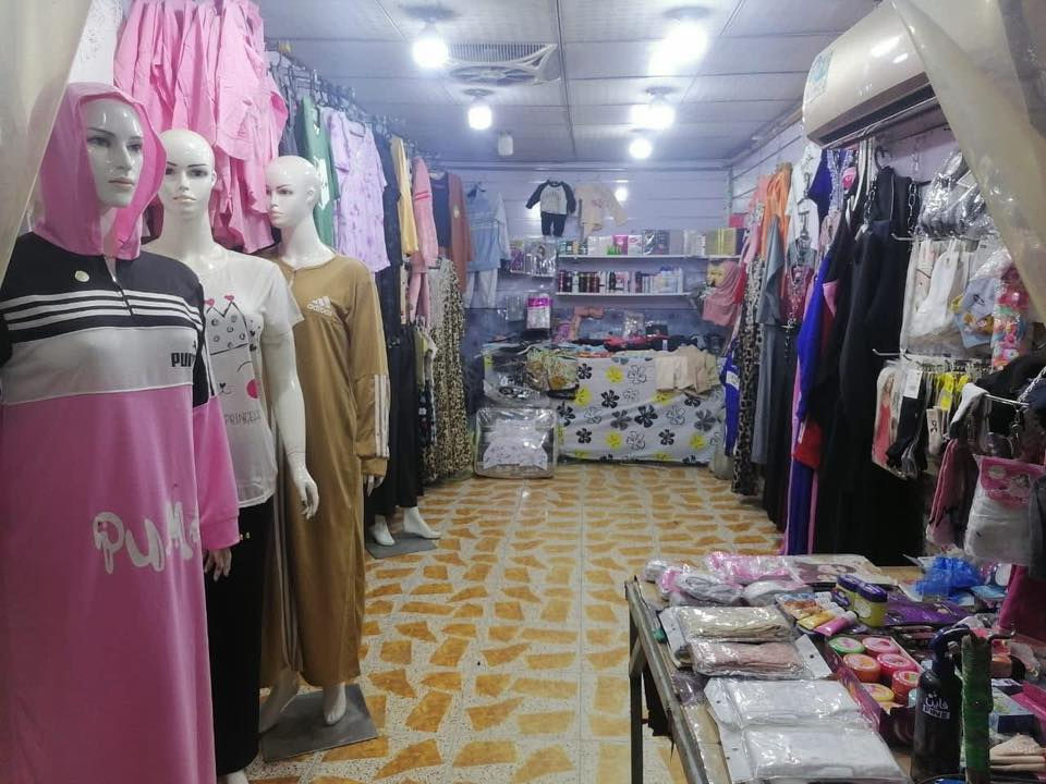 محل ملابس نسائي للبيع محل كامل مع البضاعه مع سبلت 2طن والملكانات عدد7
سوق حي الحر الجديد  ايجار المحل 300 الف 
للبيع رقم تلفون ***********
