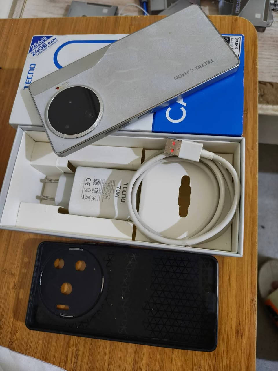 تكنو كمون 30 برو 5G الغني عن تعريف
رام = 24
ذاكرة 256
144 هرتز 
شاحنة 70w
90فريم بوبجي بقية الألعاب 120
للبيع او مراوس حسب القناعة


**إذا كنت صاحب هذا الإعلان وتريد حذفه لأي سبب، رجاءا أرسل رسالة إلى الدعم الفني**