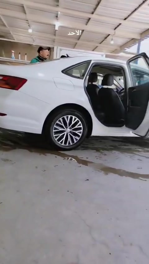 سلام عليكم سياره جيتا موديل 2019رقم كركوك لوحه انكليزيه سقف بانروما سياره ضرره بس باب سكن صبغ رش فول كشنات جلد سعر خاص الرقم هاتف ***********
