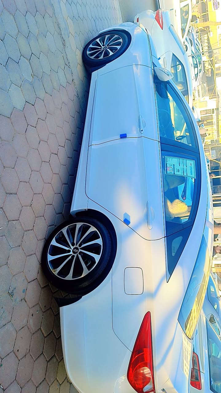 السلام عليكم
سوناتا ٢٠١٢ خليجي 
رقم بغداد 
مكينه ٢٤٠٠ دوش 
السياره نص فول
ماشيه ١٥٠
مكفوله من الصبغ بارد بسيط
السعر ١٣٥ بيه مجال
مكان السياره الرمادي 
***********
