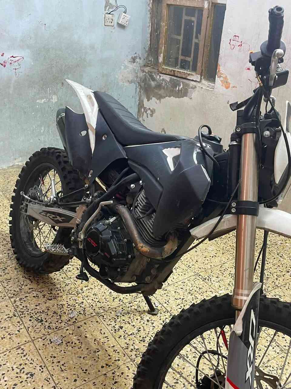 سلام عليكم دراجه CRX350cc دراجه مكفوله كفاله عامه بيها نقص فج بريك خلفي الدراجه رايدها 1500 وبيها مجال قليل حك الجيه للاستفسار ***********
