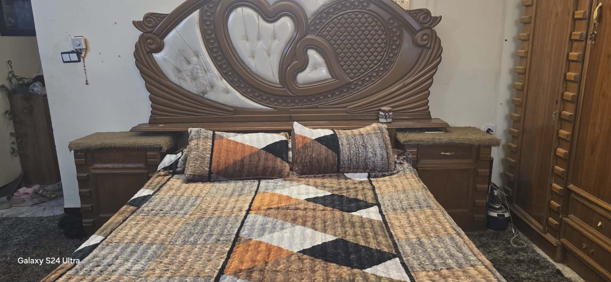 للبيع – غرفة نوم 6 أبواب طابقين

🔸 الموديل: كلاسيك خشب مغلف
🔸 المادة: صاج داخل وخارج، مو MDF
🔸 العدد: 7 قطع
🔸 اللون: بني جذاب
🔸 الحالة: نظيفة جداً – شغل درجة أولى

💰 السعر: مليون  دينار

📍 المكان: بغداد – حي البنوك
📞 للتواصل: ***********

🛠