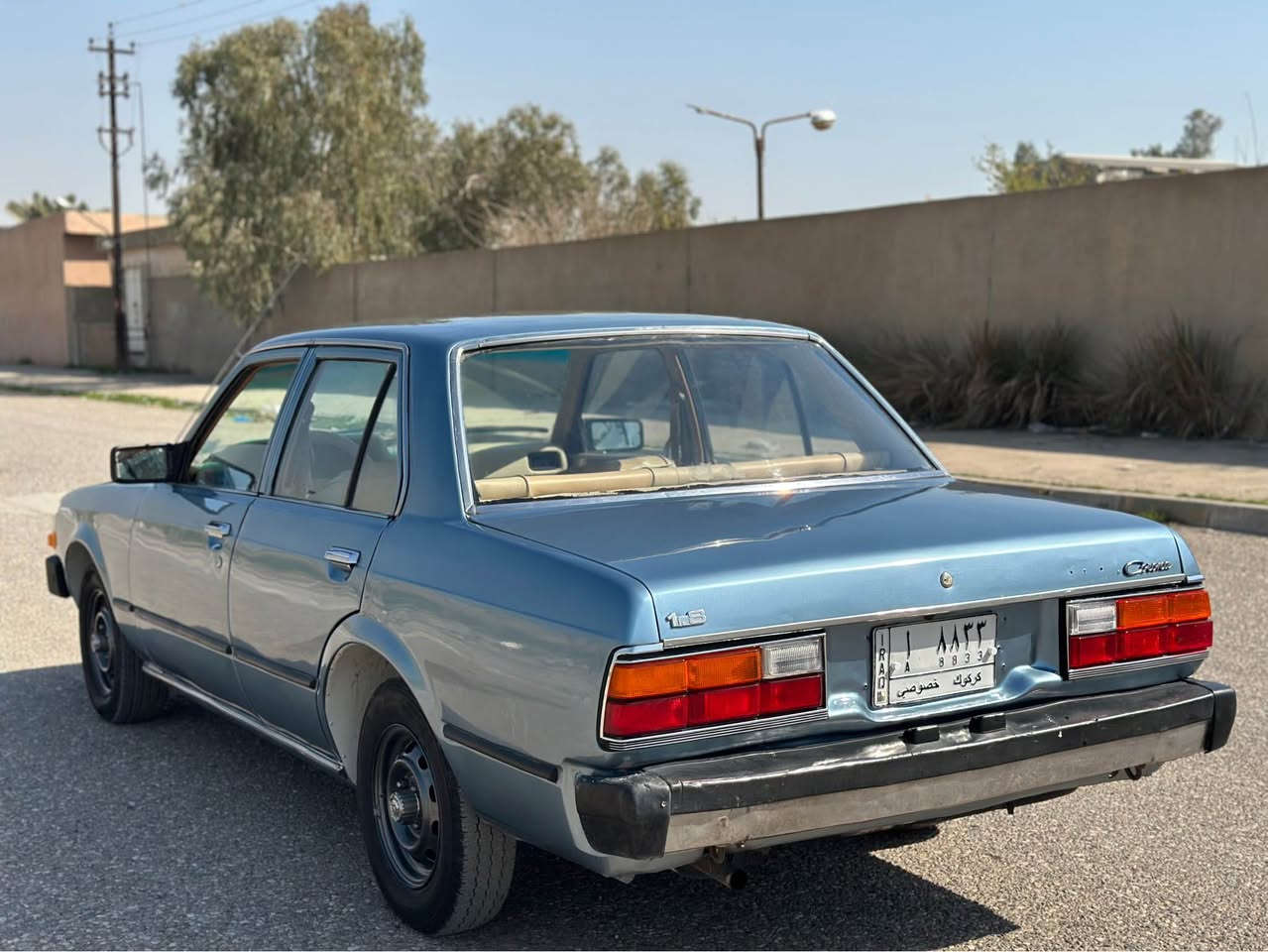 كورونا 1981 
سنوية ورقم مميز باسمي 
كير ومحرك مابي عيب 
تعمير درجة اولى 
بطاقة بنزين 
4 تايرات جديد حدادية جديدة
كهربائيات كلها شغال 
سعر 42 وبي مجال 
*********** كركوك, العراق
