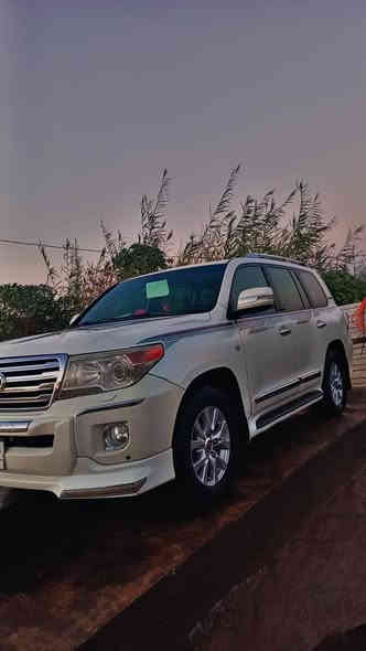 السلام عليكم اقره التفاصيل قبل لاتصال فدوه اروحلك لاندكروز موديل 2009 ستينه فول مواصفات كير مكينه حداديه كله فول رقم بغداد بسمي السياره مكفوله كفاله عامه من صبغ والضربه والتبديل بيه باردات كد شبرين بل باب عكس السايق مال السدر فقط والسياره بيه تكشير بل قماره شبرين وبدايت الجنطه هم عارضه 285وبيه مجال للستفسار (***********)
