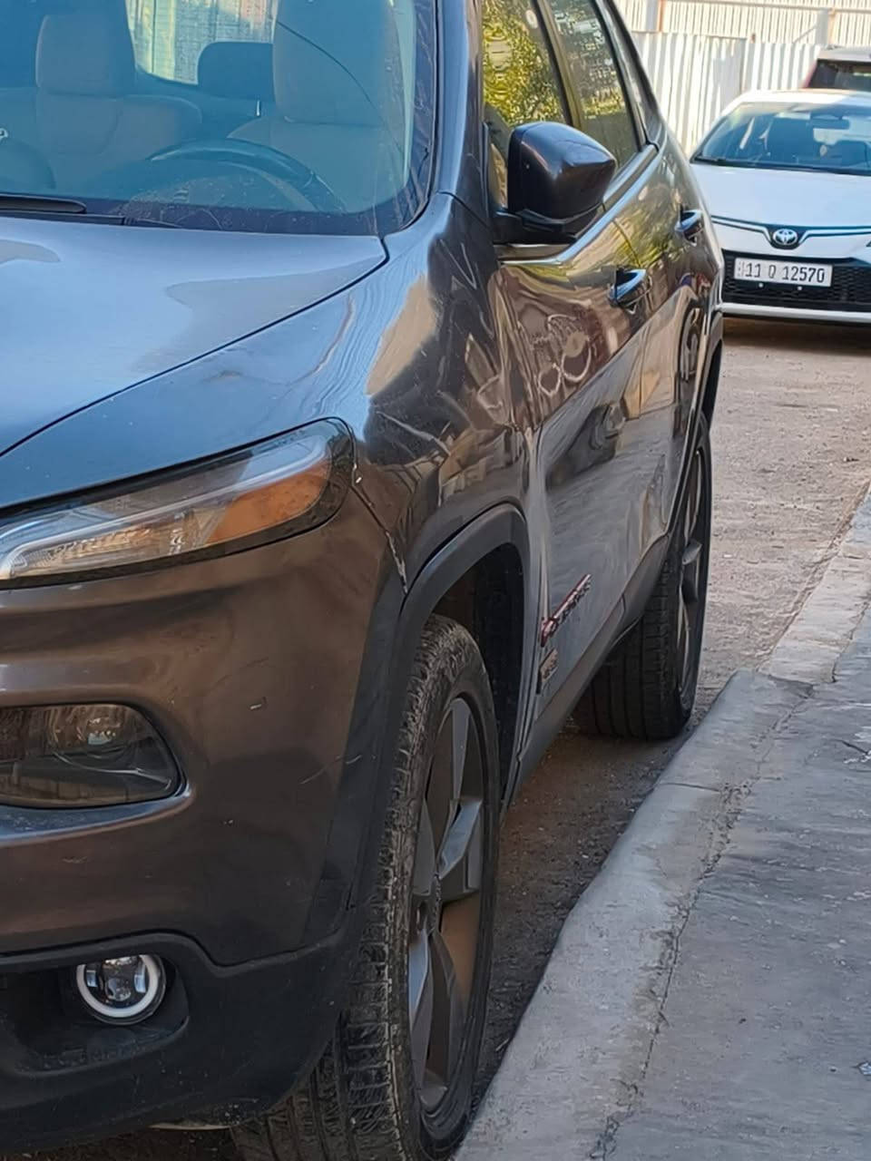 ارخص جيب بهاي المواصفات ونسخة تأسيسية
***********
جيب بزون 2016 فول مواصفات 
120 وينزل من سعرها ورقتين مال بانوراما 

بانوراما 

بصمة 

بصمة ابواب 

تشغيل عن بعد 

صندوك كهرباء 

حساسات 

مراية اوتودم 

محرك 2400

كشن السائق كهرباء ٣ حركات 

شاشة اكبر مقاس مع كامرة خلفية 

رقم بغداد 

لاستفسار اكثر على خاص
