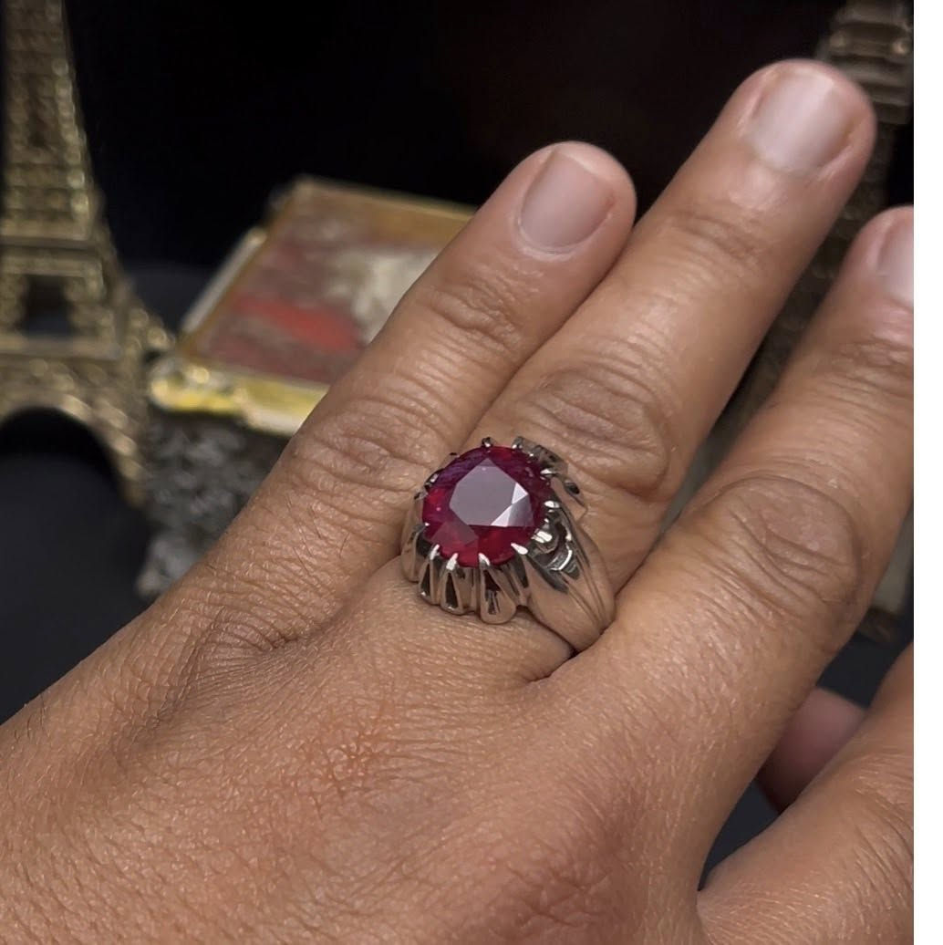 ياقوت افريقي فرط الرمان
ياقوت افريقي فرط الرمان الاحمر 

صياغة يدوية اصيلة من ورشة (كوثر)

عيار 925. طلاء راديوم دزاين انيق جدا

…

الموديل صياغة يدوية راقية ثقيل 

خاتم قطعه وحدة فريدة 👆👆

@إشارة

للاستفسار 
اكثر عن السعر راسلني عل الخاص لطفا 
أو الاتصال ***********
موجود واتساب عل هذا الرابط 
‏مراسلة احمد الربيعي الصائغ كهف الاحجار عبر واتساب. https://wa.me/message/OEI26QOEYZ7TO1
