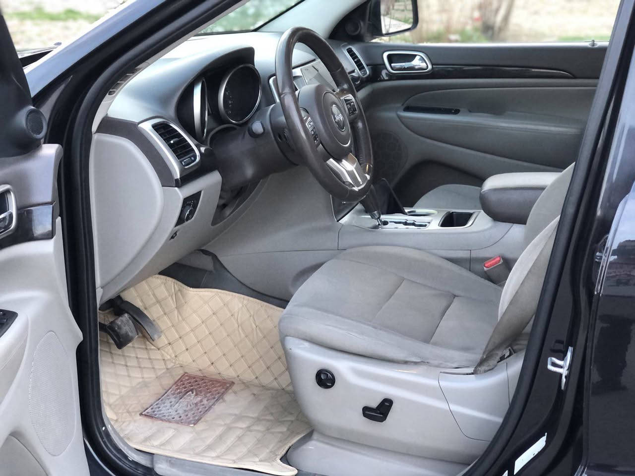 جێب لاریدۆ ٢٠١١ 
ناو ڕەساسی دەبڵ ئەکسل
مواسەفات لاریدۆ بەسمە و دەرگا بەسمە 
سەنەوی و ڕەقەمی تازە تا ٢٠٢٨ بەناوی خۆمەوەیە بیتاقەی بەنزینی هەیە مەکینە و گێڕی بەشەرتە مەکینەی نەکراوەتەوە 
٢٠٠ هەزار کیلۆمەتر ڕۆشتوە بۆیاخی نیە ڕەسمی سۆنەریم داناوە سعری 166معاملە
***********
‏‪***********‬‏ شمشمل, السليمانية
