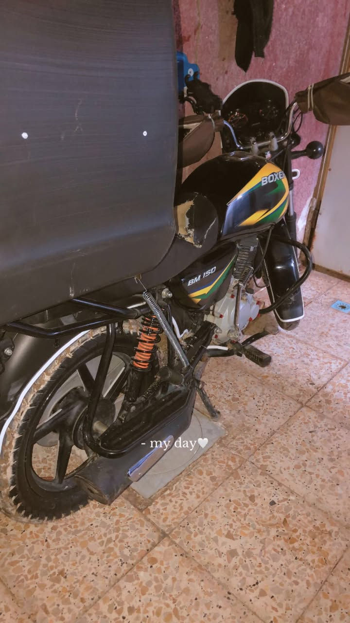 السلام عليكم
بوكسر كلاسك 

موديل 2023 

دراجه ممفتوحه 

اوراق ضايعه

تكفل سرقه 

تكفل عشاير

ما نقصها شي 

بس صفاحيه وحده

و شاير عندي جدد لكزز 

بيها شلعه ومعدل تخبل 

مكاني بغداد الشعب 

السعر 1 مليون وبيها مجال

واتساب ***********

واتساب ***********
