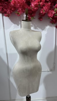 مليكان نسائي للبيع – قطعة واحدة فقط الحالة: نظافة 100% استُخدم استخدام...