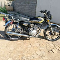 دراجة 24 نضيفة 400 وبيها مجال مكلف بلنشر رقم صاحبها 0772 490 1935