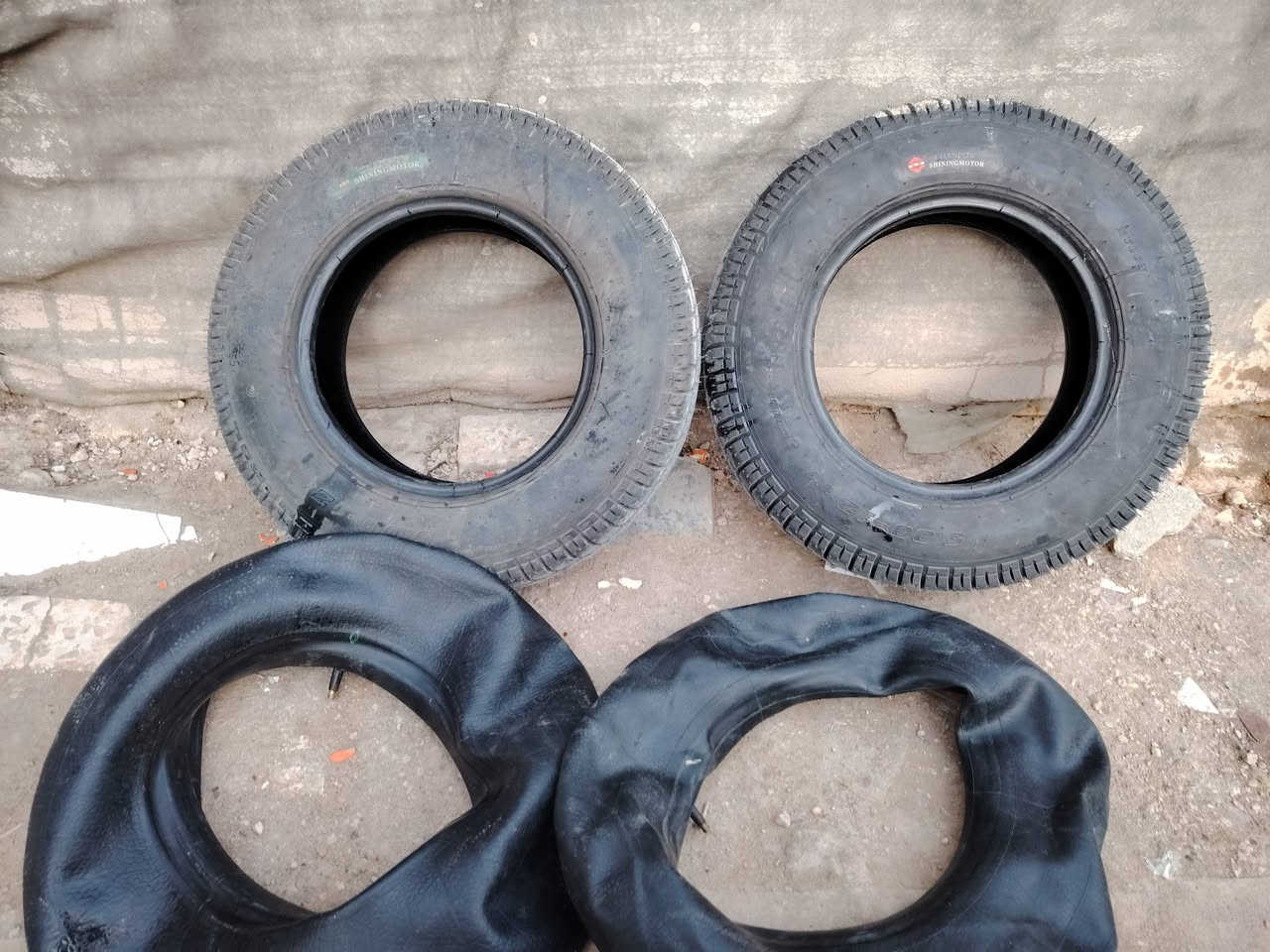 السلام عليكم تايرات ستوتة استعمال ربع ساعة جديده البيع قفل قفل ٤٠ الموشراي لا يتعبني ***********
