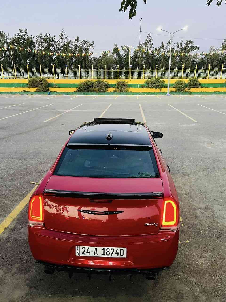 السلام عليكم للبيع كلايسلر C300s هيمي 5700 فول مواصفات للاخير ضرره جاملغ وبنيد وشاصي ولغد وبيه صفحه فقط  كلير من امريكا ابيع حزام سعره 165 $   وعليه تزويد كلش هواي فوك ال٢٠ ورقه رقم شمالي باسمي تحويل ثاني يوم
المواصفات ///
كشنات حضن جلد S
تدفئه تبريد بالكشنات 
بنوراما 
دعاميات وبنيد srt 
كشاف لد
حساسات خلفيه 
تدفئه بالكشنات الخلفيه
رادار امامي
تثبيت مسار
شكو مواصفاته بالاوباما بيهه.. 
تزويد السياره ///
هدرز شورت 300$
ثلاجه 6400 400$
نوزلات 6400 200$
فجوج برمبو 700$
ستريت بار
اكسل قفل 600$
حداديه كامله srt 
وبعد بيه هواي تزويد السياره متعوب عليه هواي مكاني بالحله السياره باسمي جاهزه من كلشي 
للاتصال /***********
