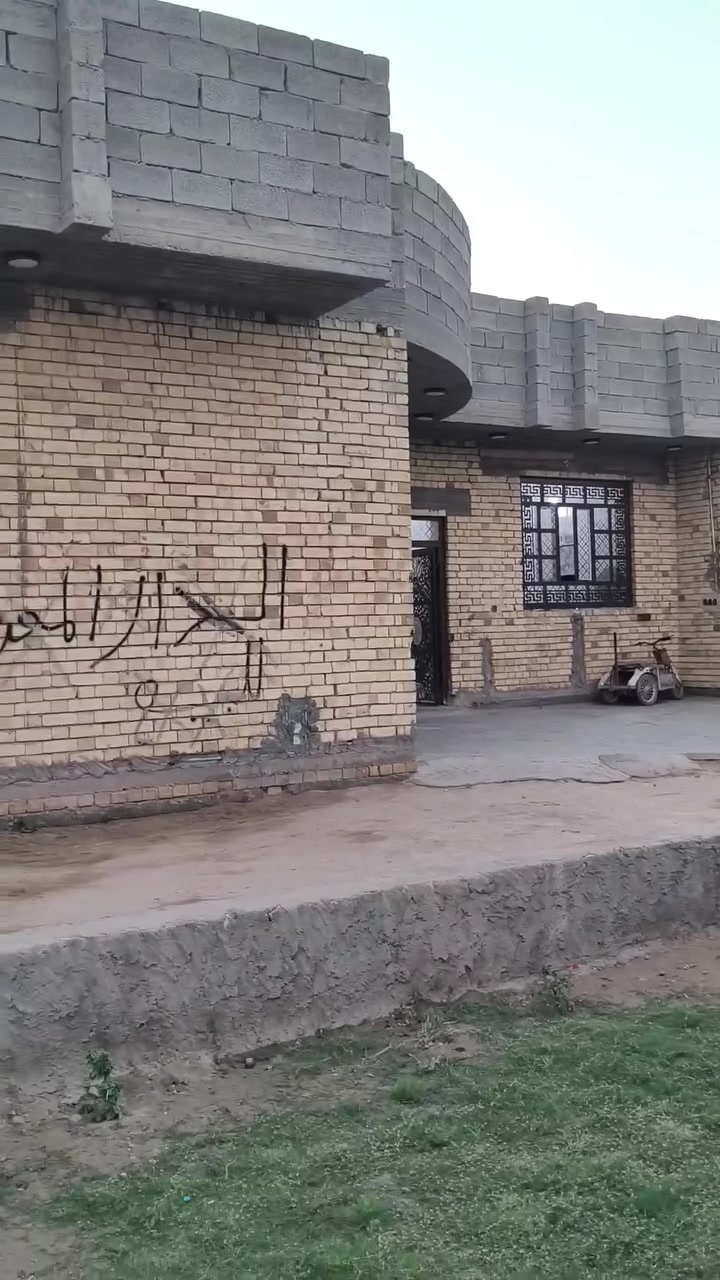 سلام عليكم بيت للبيع المساحه 750يحتوي على3غرف نوم وحمام ومطبخ حار وبارد. للستفسار الاتصال على الرقم*********** البناء طابوگ  العنوان الحميرة
