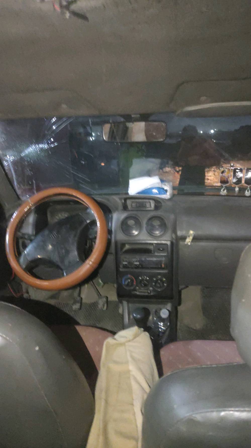 ال رقم ماله موجود وبل صور مضلومه السياره بيه طخات بصيطه وصربه بل چاملغ