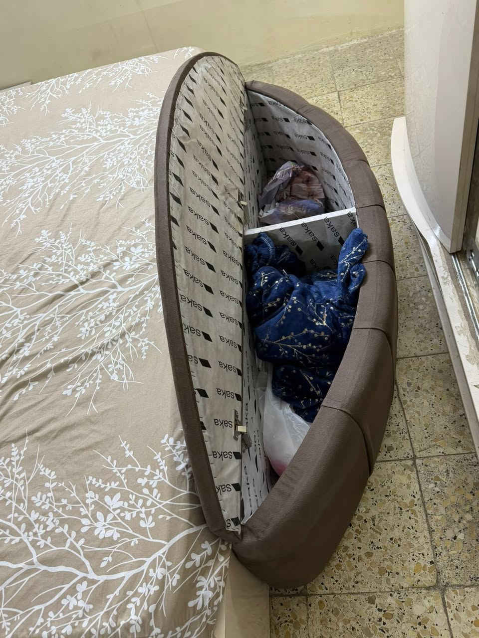 غرفة نوم تركية ٨قطع نظافة ٨٠ بالمية للبيع الي يريدهة يراسلني خاص العنوان بغداد الدورة شارع الشرطة أو يتصل على هذا الرقم *********** بي واتساب
