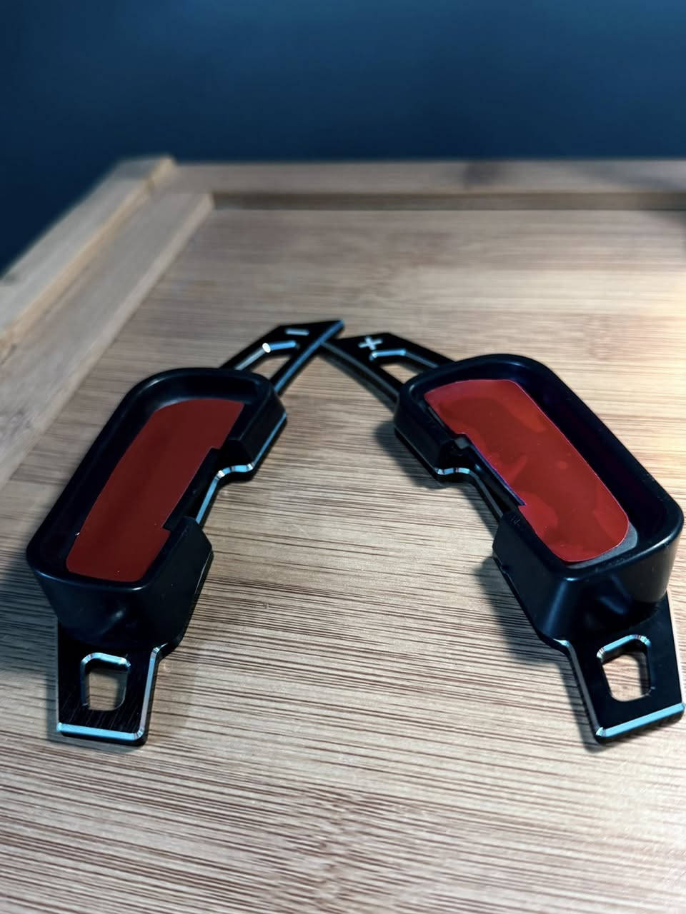 سلام عليكم 🫡
حبايب 🤍🌺 وصلتنه إضافات Paddle Shifters ألمنيوم الخاصة بسيارات السبورت

😍إضافات Paddle Shifter ألمنيوم – تثبيت براغي او لاصق 😎

✔️ تصميم رياضي طويل يعطي هيبة داخل السيارة

✔️ ألمنيوم قوي + جودة عالية

✔️ تثبيت بالبراغي = ثبات 100% 

✔️ تحكم أسهل وأسرع بالسرعات

📌 مناسب لسيارات السبور (مثل جارجر، تشالنجر وغيرها حسب الشكل)

⚠️ ملاحظة: لازم يكون عندك Paddle أصلي حتى يركب

💵 13,000 دينار مع التوصيل 🔥

🚚 توصيل لكل المحافظات


**إذا كنت صاحب هذا الإعلان وتريد حذفه لأي سبب، رجاءا أرسل رسالة إلى الدعم الفني**