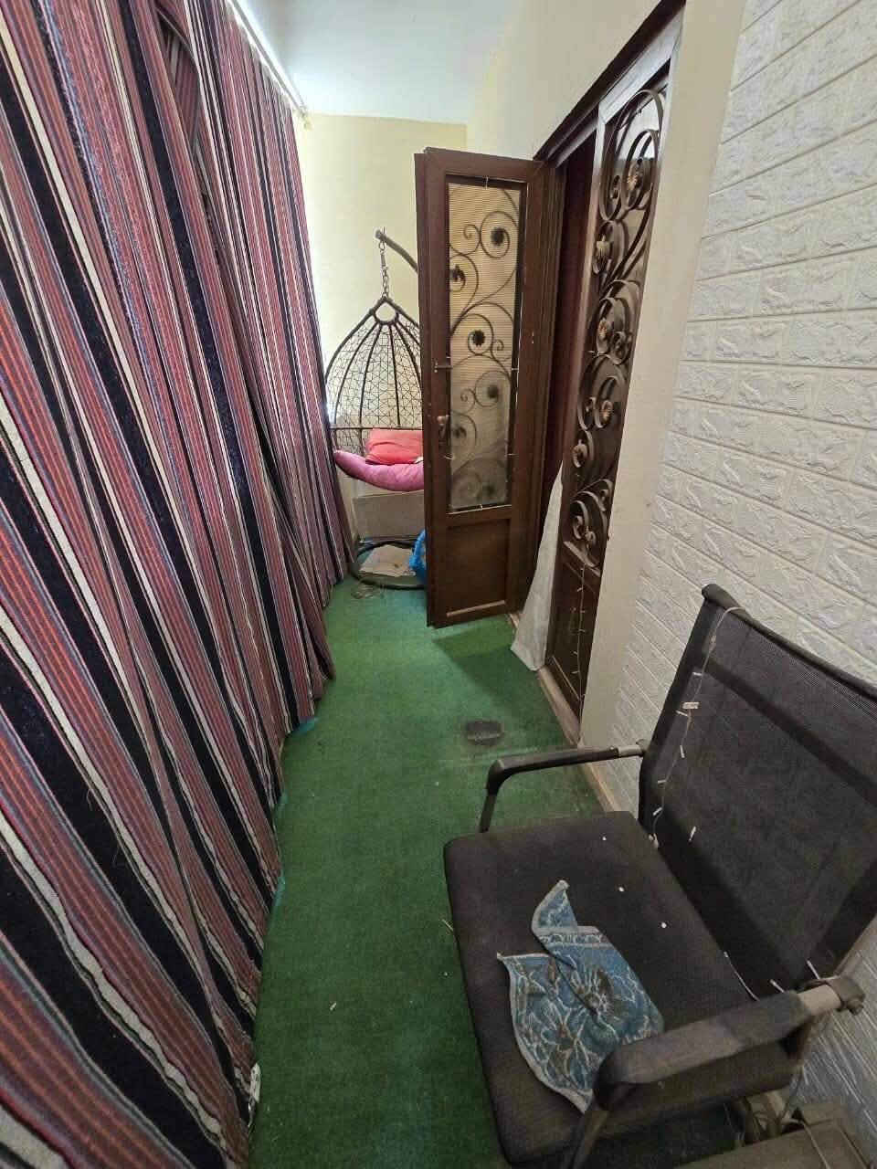 كود العقار: A233 | شقة مميزة للبيع في الهرم 🏘️
فرصة للسكن الراقي في موقع حيوي بمنطقة الهرم (بين زغلول واللبيني).
تفاصيل الوحدة:
▪️ المساحة: 145 متر.
▪️ التقسيمة: 3 غرف، 2 حمام، ريسبشن 2 قطعة، مطبخ.
▪️ الدور: الأول علوي (يوجد أسانسير).
▪️ المميزات: بلكونة غير مجروحة، عدادات قديمة (مياه، كهرباء، غاز).
▪️ الأوراق: رخصة بناء وحصة في الأرض (أوراق قانونية سليمة 100%).
📍 العنوان: شارع مورسيكا - متفرع من زغلول.
للاستفسارات والمعاينة:
📞 01127480982
📲 واتساب: https://wa.me/201127480982
#آل_جبريل_للتسويق_العقاري #عقارات #الهرم #شقة_للبيع #استثمار_عقاري


**إذا كنت صاحب هذا الإعلان وتريد حذفه لأي سبب، رجاءا أرسل رسالة إلى الدعم الفني**