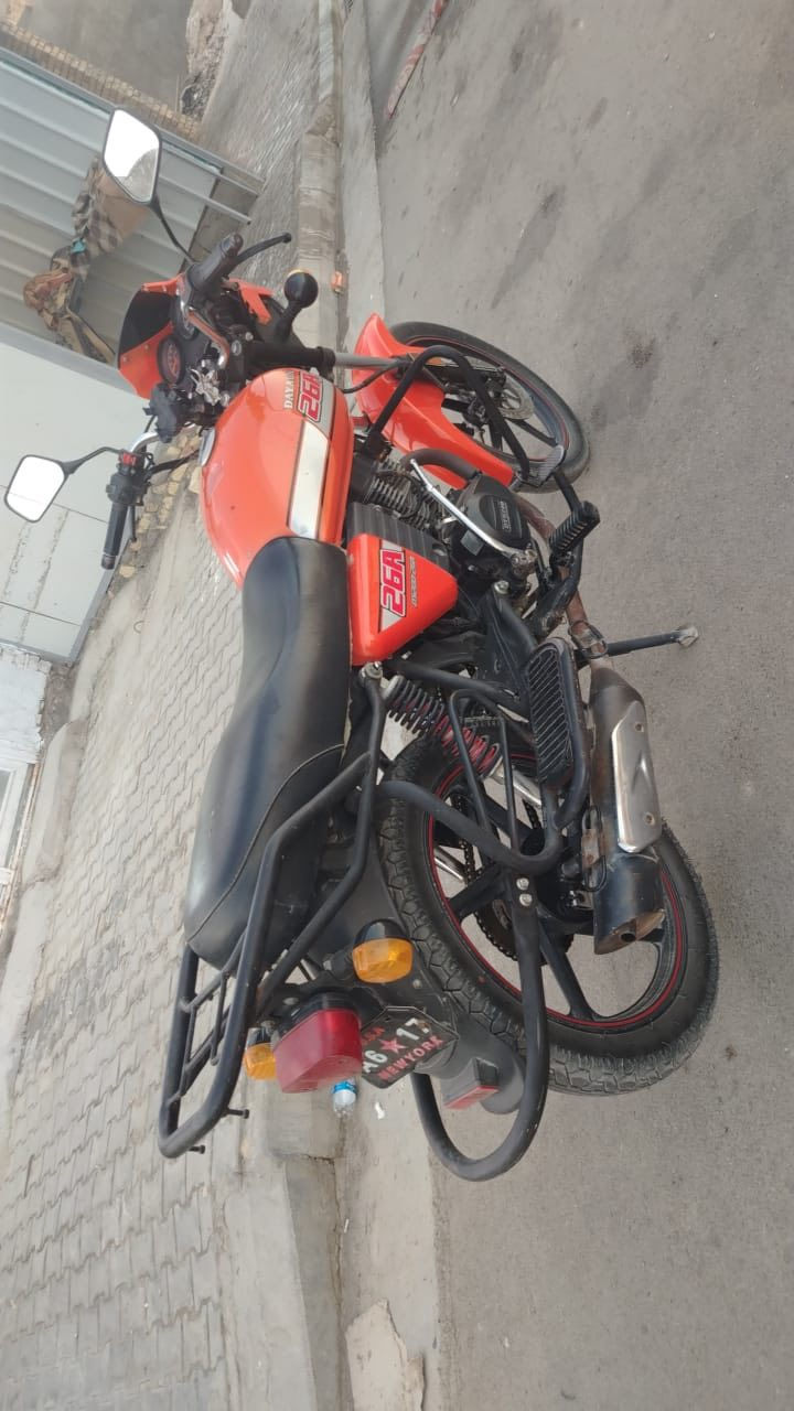 السلام عليكم اخوتي العزاز دايوان للبيع موديل 20 مكفوله اوراق كامله الدراجه برغي مابيها نقص نضيفه ومكينتها صلاوات على محمد كلشي بيها شغال الدراجه دبل اشاراه عالي ناصي هورن مابيها كل نقص السعر مليون و100 وبيها مجال جداا بسيط للتواصل رقم الهاتف  + واتس اب *********** مكاني كوت حي الحكيم ( حياكم الله )❤️
