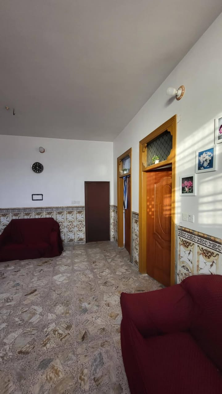 سلام عليكم بيت مساحة 200م طابو زراعي سند 25 العنوان الكوفة نهاية شارع معمل الموز قرب الكنطره 
***********
