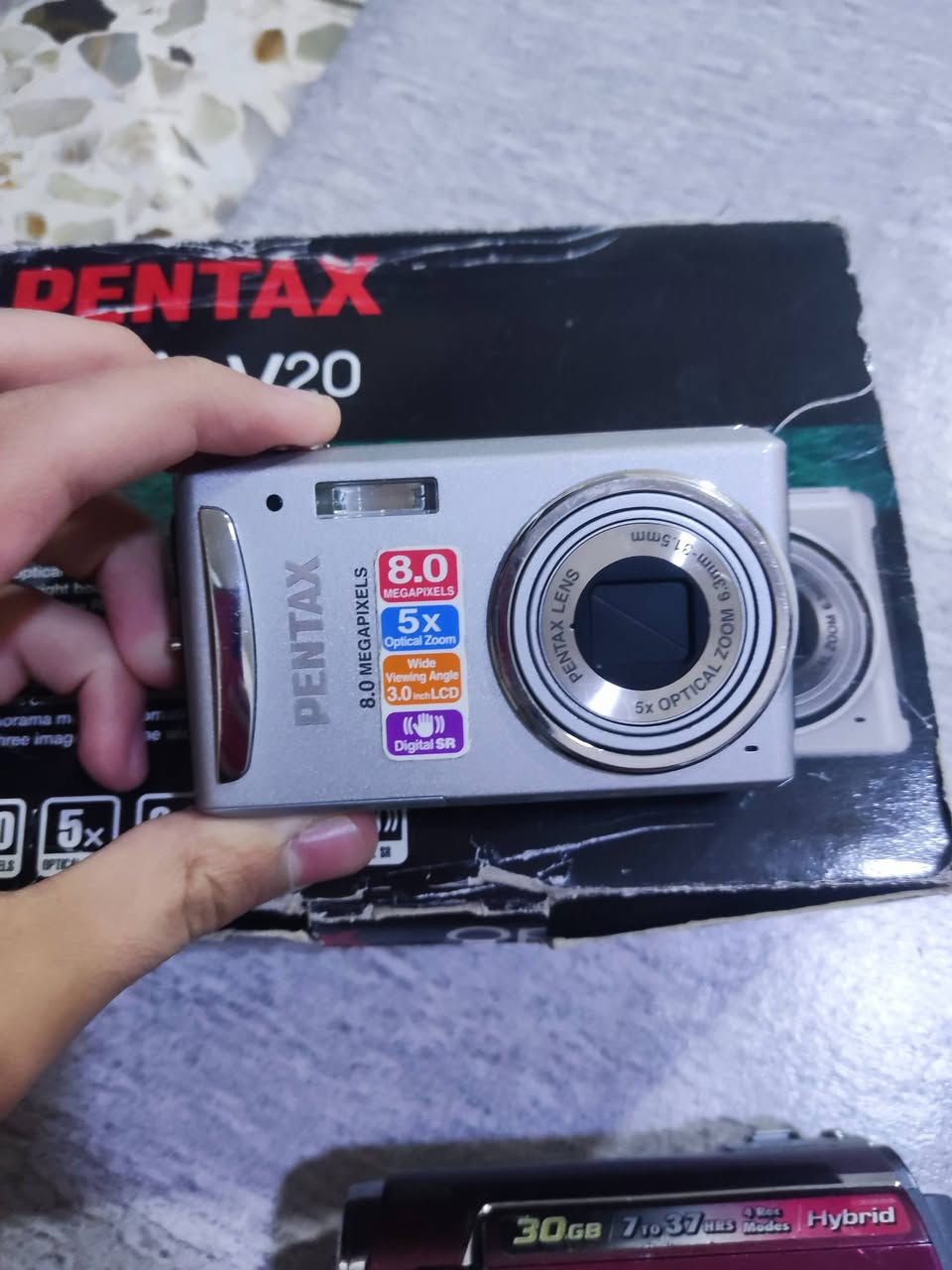 السلام عليكم 
كامرات للبيع نضيفات جدا 
1-كامره بنتاكس optio v20 نضيفه كامل ملحقات مع باكيت سعر 120
2-كامره JVC  نضيفه زوم 35x ورام داخلي 30 جيجا وبطاريته كلش قويه سعر 125 مع شاحنه
3-كامره سوني سايبر شوت dsc_w510 نضيفه وشغاله وتصويرها حلو سعره 60 بلا ملحقات
4-كامره سوني سايبر شوت dsc_w810 شغاله 20 ميجا بكسل نضيفه سعره 90 بلا ملحقات فقط جنطه 
مكاني بالبصره ما متوفر توصيل


**إذا كنت صاحب هذا الإعلان وتريد حذفه لأي سبب، رجاءا أرسل رسالة إلى الدعم الفني**