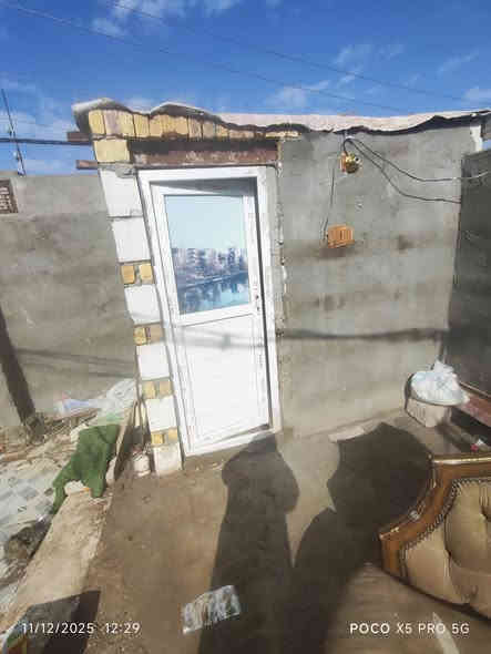 بيت للبيع مساحه 350متر متكون من ستقبال وصاله وغرف عدد 3وصحيات وطارمه كبيره  روقم الاستفسارا *********** وره جامع أبو حميدي
